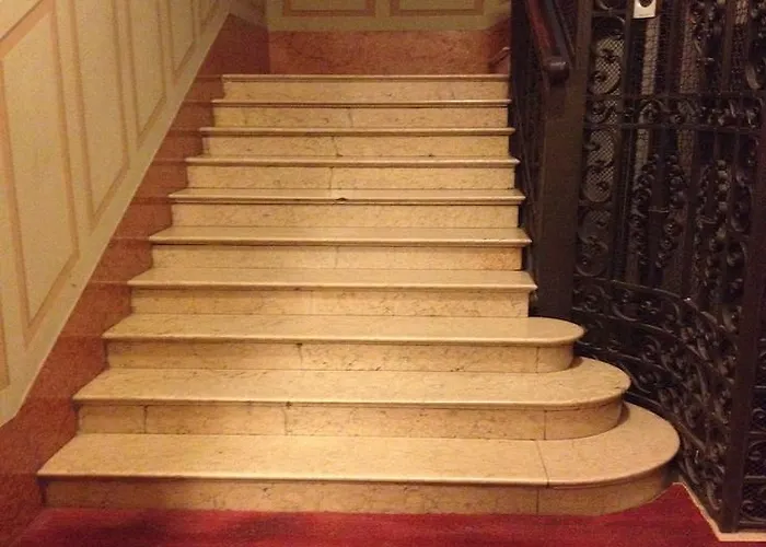 住宿加早餐酒店 亚里托里酒店